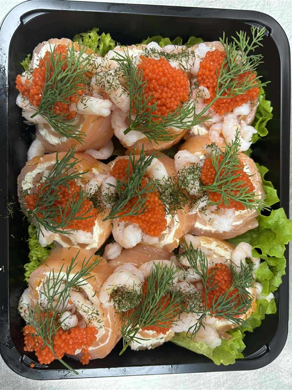 Lakseruller m. caviarcreme